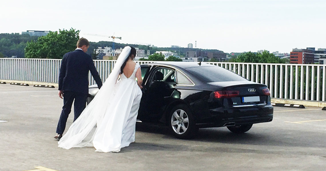 Car renting for weddings in Vilnius