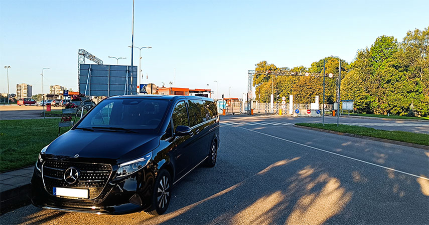 Minivan rent for Panemune border crossing transfer