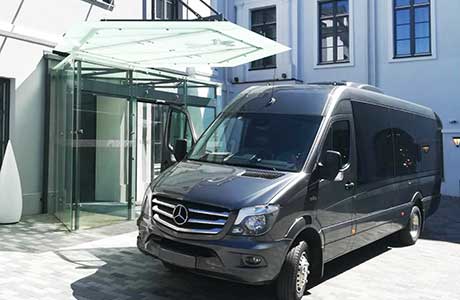 Minibus rental for the transportation of guests
